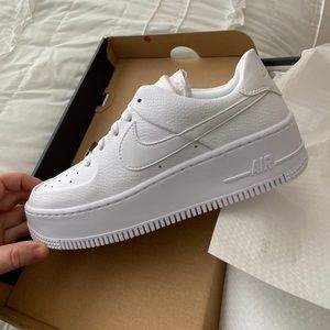 NWT Nike Air Force 1 Sage Low Size 7